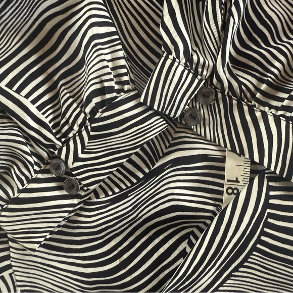 Trina Turk Black and White 100% Silk Swirl Blouse Size Small - Picture 12 of 16